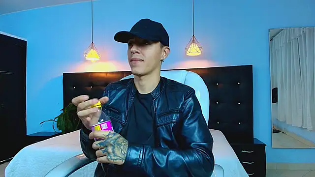 Lobo 17  online show from 03/06/25, 03:24