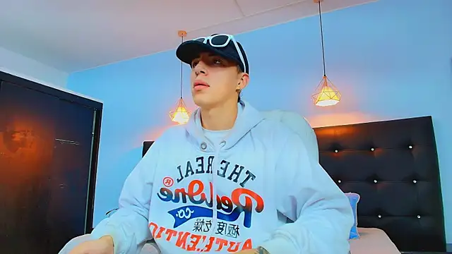 Lobo 17  online show from 03/12/25, 03:46