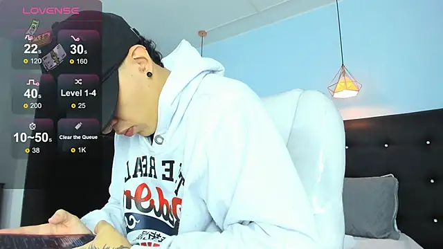 Lobo 17  online show from 12/14/25, 03:45