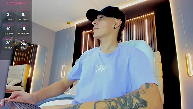 Lobo 17  online show from 03/01/26, 03:41