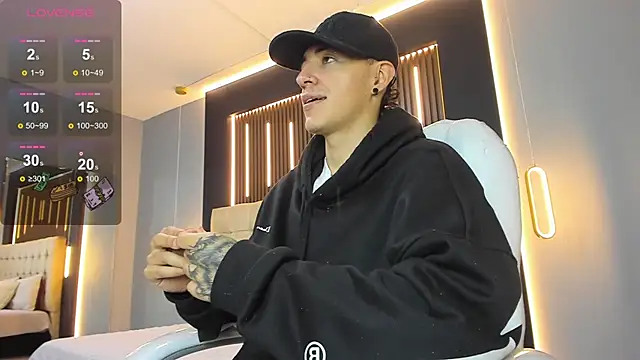 Lobo 17  online show from 03/11/26, 03:34