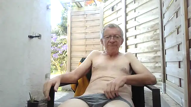 Snapshot of naturiste974 chatting on 02/01/26, 03:16 naturiste974 online show from 02/01/26, 03:16