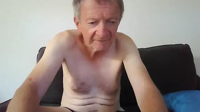 Snapshot of naturiste974 chatting on 02/10/26, 09:02 naturiste974 online show from 02/10/26, 09:02