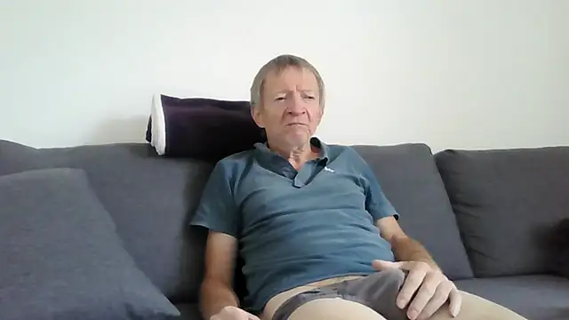 Snapshot of naturiste974 chatting on 05/14/26, 10:22 naturiste974 online show from 05/14/26, 10:22