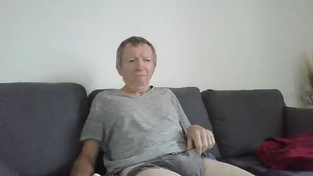 Snapshot of naturiste974 chatting on 05/18/26, 05:57 naturiste974 online show from 05/18/26, 05:57