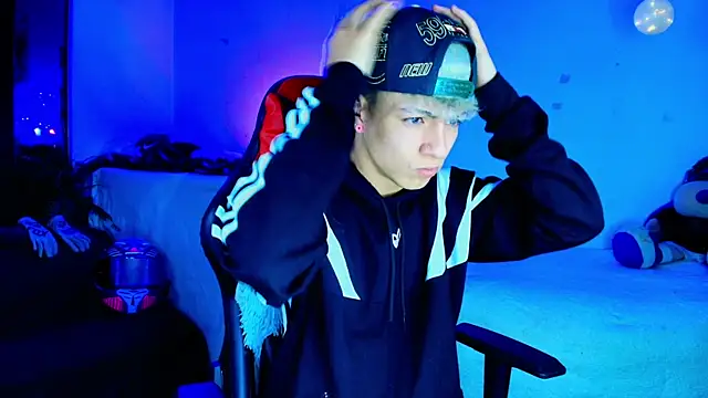 twink sebas  online show from 11/18/25, 03:34