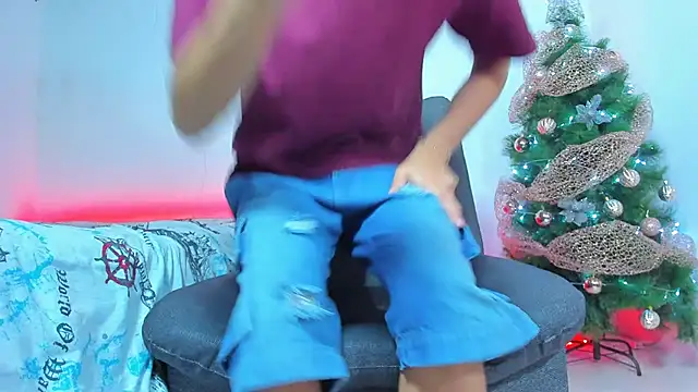 Snapshot of maxowens_oficial chatting on 12/15/24, 11:20 maxowens oficial online show from 12/15/24, 11:20