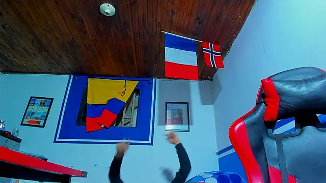 Snapshot of maxowens_oficial chatting on 02/21/26, 10:33 maxowens oficial online show from 02/21/26, 10:33