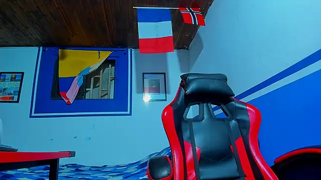 Snapshot of maxowens_oficial chatting on 02/27/26, 07:25 maxowens oficial online show from 02/27/26, 07:25