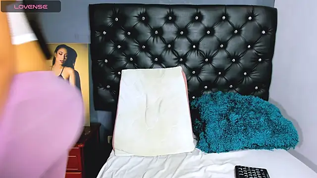 catalinamuss  online show from 12/04/25, 04:38