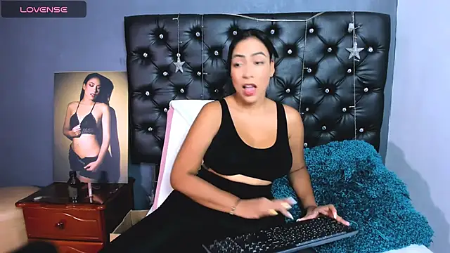 catalinamuss  online show from 04/07/26, 05:02