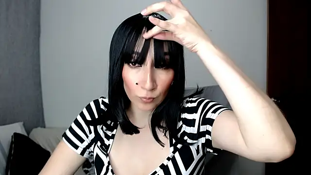Snapshot of Laura-pervert chatting on 07/03/26, 11:33 Laura-pervert online show from 07/03/26, 11:33
