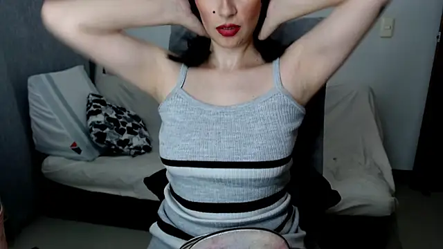 Snapshot of Laura-pervert chatting on 07/11/26, 12:02 Laura-pervert online show from 07/11/26, 12:02