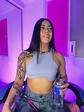 emily 22x online show from 11/11/25, 10:10