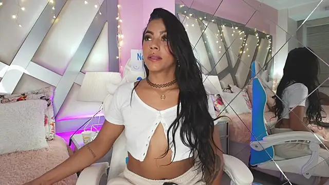 Snapshot of Amber_villalobos_ chatting on 02/03/25, 08:35 Amber villalobos online show from 02/03/25, 08:35