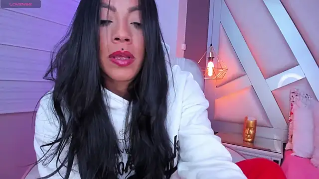 Snapshot of Amber_villalobos_ chatting on 09/25/25, 03:43 Amber villalobos online show from 09/25/25, 03:43