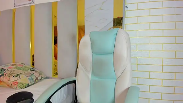 Lia Ashley online show from 11/28/25, 06:21