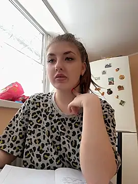 Snapshot of sexyy_girl_ chatting on 12/16/24, 09:03 sexyy girl online show from 12/16/24, 09:03