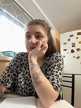 Snapshot of sexyy_girl_ chatting on 03/15/25, 11:40 sexyy girl online show from 03/15/25, 11:40