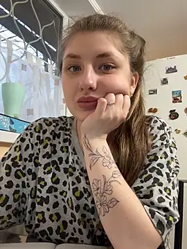 Snapshot of sexyy_girl_ chatting on 03/15/25, 03:06 sexyy girl online show from 03/15/25, 03:06