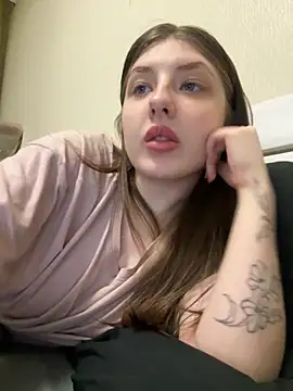 Snapshot of sexyy_girl_ chatting on 11/18/25, 02:32 sexyy girl online show from 11/18/25, 02:32