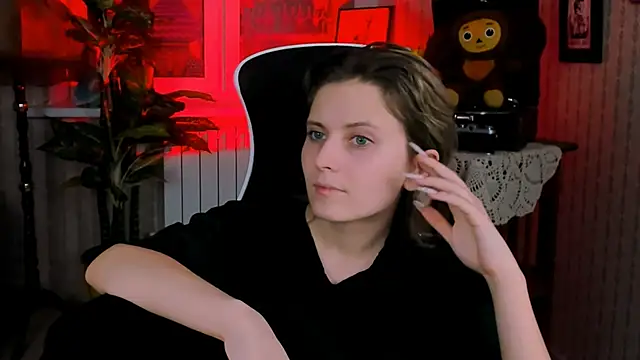 Snapshot of LolaAsmus chatting on 12/21/24, 12:06 LolaAsmus online show from 12/21/24, 12:06