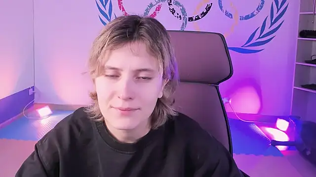 Snapshot of LolaAsmus chatting on 12/24/24, 05:05 LolaAsmus online show from 12/24/24, 05:05