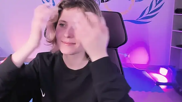 Snapshot of LolaAsmus chatting on 12/24/24, 08:11 LolaAsmus online show from 12/24/24, 08:11