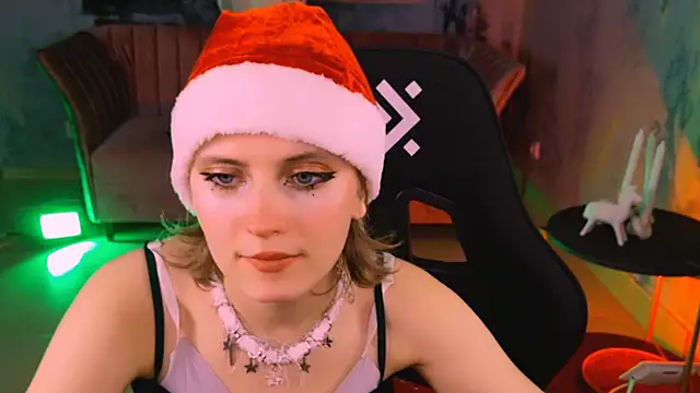 Snapshot of LolaAsmus chatting on 12/25/24, 03:17 LolaAsmus online show from 12/25/24, 03:17