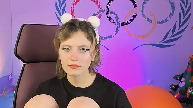 Snapshot of LolaAsmus chatting on 12/28/24, 02:21 LolaAsmus online show from 12/28/24, 02:21