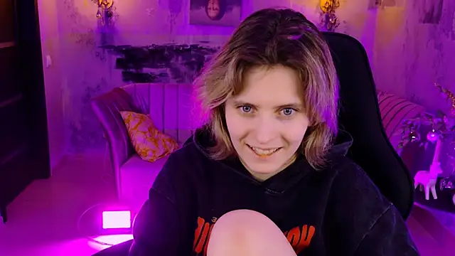 Snapshot of LolaAsmus chatting on 01/03/25, 11:14 LolaAsmus online show from 01/03/25, 11:14