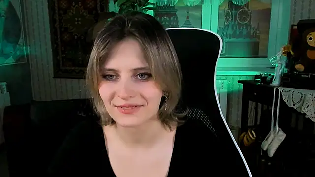 Snapshot of LolaAsmus chatting on 01/10/25, 02:23 LolaAsmus online show from 01/10/25, 02:23