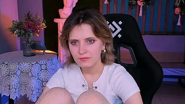 Snapshot of LolaAsmus chatting on 01/18/25, 11:21 LolaAsmus online show from 01/18/25, 11:21