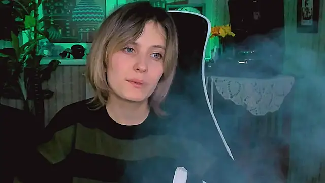 Snapshot of LolaAsmus chatting on 01/24/25, 08:13 LolaAsmus online show from 01/24/25, 08:13