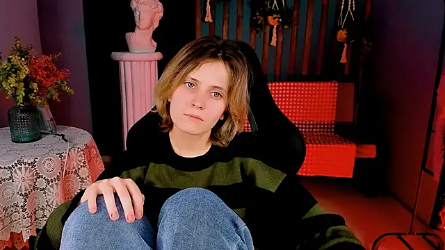 Snapshot of LolaAsmus chatting on 01/30/25, 12:27 LolaAsmus online show from 01/30/25, 12:27