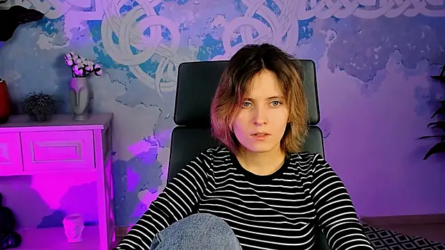 Snapshot of LolaAsmus chatting on 01/31/25, 08:11 LolaAsmus online show from 01/31/25, 08:11