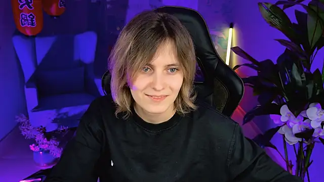 Snapshot of LolaAsmus chatting on 02/04/25, 11:16 LolaAsmus online show from 02/04/25, 11:16