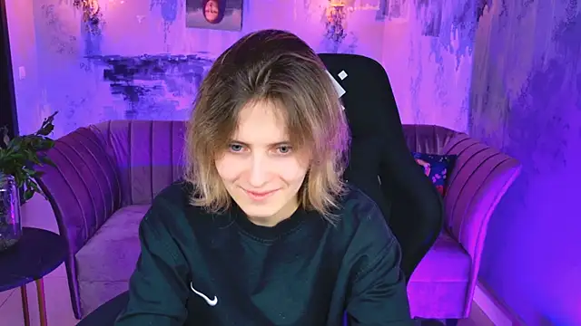 Snapshot of LolaAsmus chatting on 02/05/25, 01:11 LolaAsmus online show from 02/05/25, 01:11