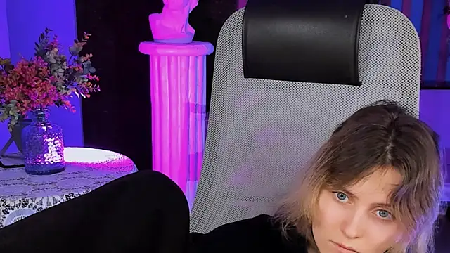 Snapshot of LolaAsmus chatting on 02/12/25, 10:46 LolaAsmus online show from 02/12/25, 10:46