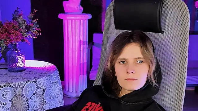 Snapshot of LolaAsmus chatting on 02/12/25, 01:48 LolaAsmus online show from 02/12/25, 01:48