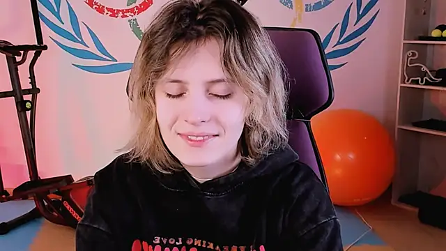 Snapshot of LolaAsmus chatting on 02/13/25, 05:16 LolaAsmus online show from 02/13/25, 05:16