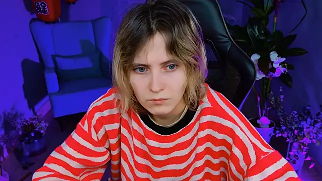 Snapshot of LolaAsmus chatting on 02/14/25, 05:09 LolaAsmus online show from 02/14/25, 05:09