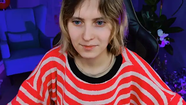 Snapshot of LolaAsmus chatting on 02/14/25, 08:10 LolaAsmus online show from 02/14/25, 08:10