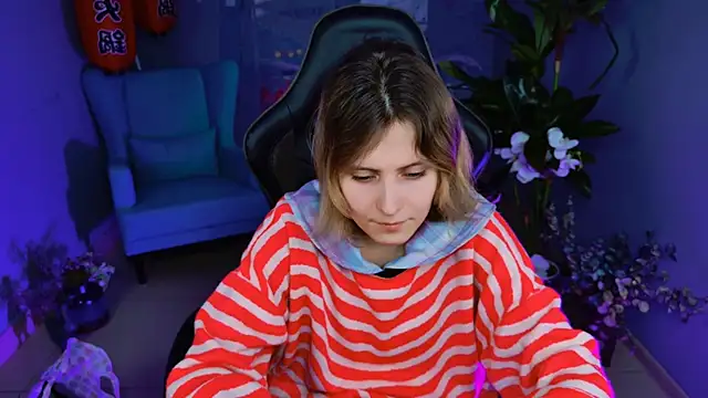 Snapshot of LolaAsmus chatting on 02/14/25, 11:10 LolaAsmus online show from 02/14/25, 11:10