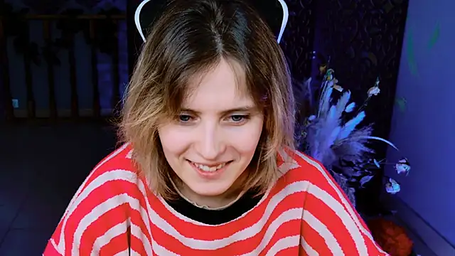 Snapshot of LolaAsmus chatting on 02/15/25, 08:11 LolaAsmus online show from 02/15/25, 08:11