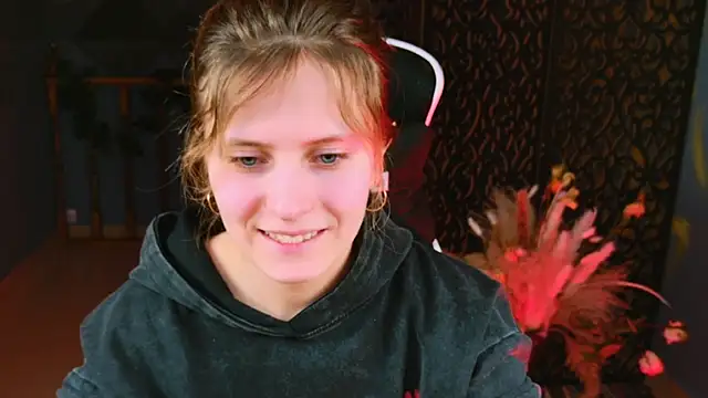 Snapshot of LolaAsmus chatting on 02/18/25, 10:49 LolaAsmus online show from 02/18/25, 10:49