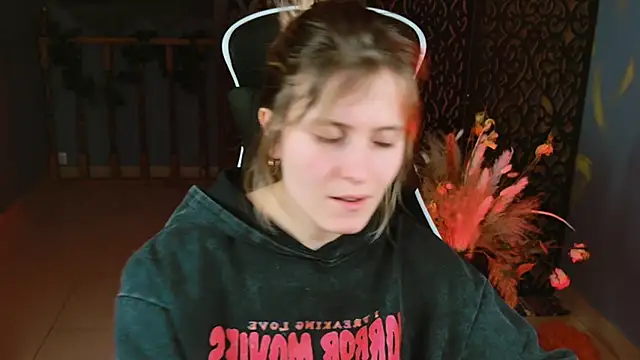 Snapshot of LolaAsmus chatting on 02/18/25, 01:55 LolaAsmus online show from 02/18/25, 01:55