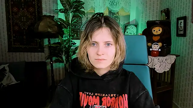 Snapshot of LolaAsmus chatting on 02/19/25, 05:05 LolaAsmus online show from 02/19/25, 05:05