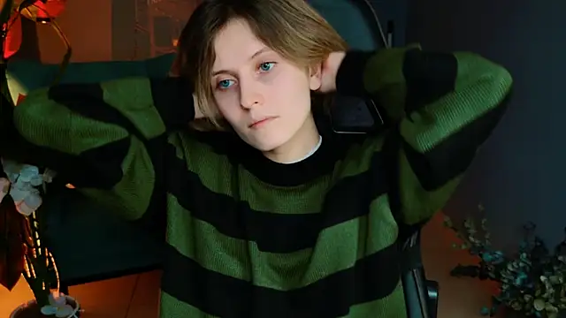 Snapshot of LolaAsmus chatting on 02/21/25, 01:11 LolaAsmus online show from 02/21/25, 01:11