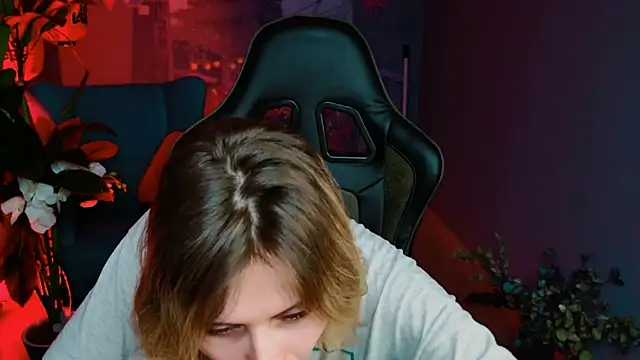 Snapshot of LolaAsmus chatting on 02/21/25, 07:21 LolaAsmus online show from 02/21/25, 07:21